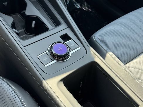 New 2025 Volkswagen Tiguan SE image 25