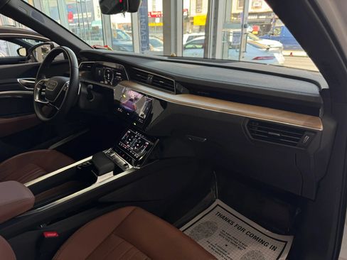 Used 2024 Audi Q8 e-tron Premium Plus w/ Premium Plus Package AWD/4WD image 32