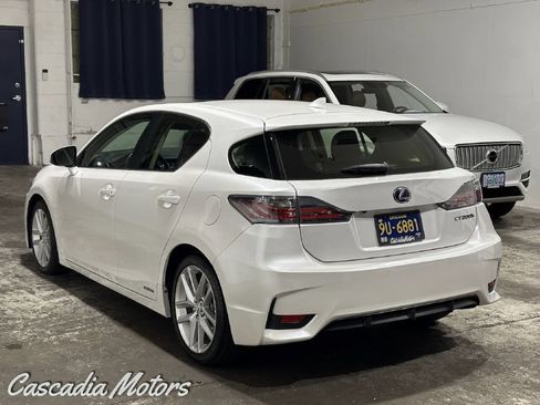 Used 2015 Lexus CT 200h w/ Seat Comfort Package FWD image 5