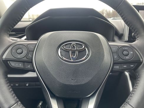 Used 2025 Toyota RAV4 XLE image 28