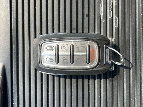 Used 2023 Chrysler Pacifica Touring-L FWD image 42