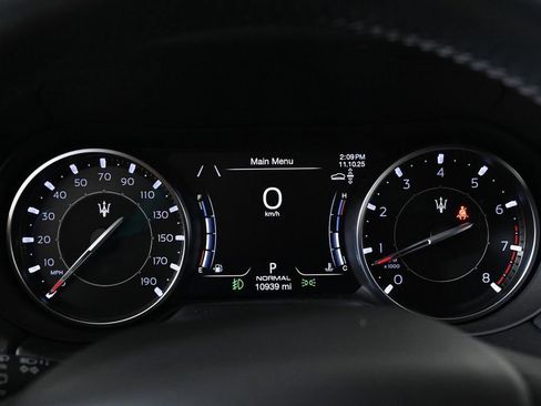 Used 2024 Maserati Levante GT Ultima image 11