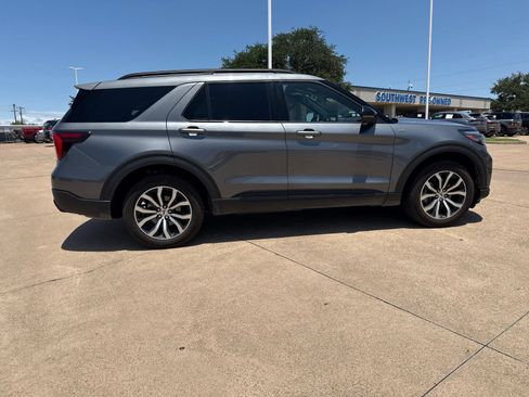 Used 2025 Ford Explorer ST-Line AWD/4WD image 8
