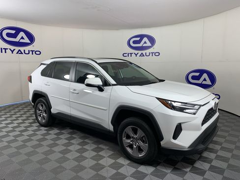 Used 2024 Toyota RAV4 XLE w/ Convenience Package FWD image 1