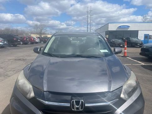 Used 2018 Honda HR-V LX image 3