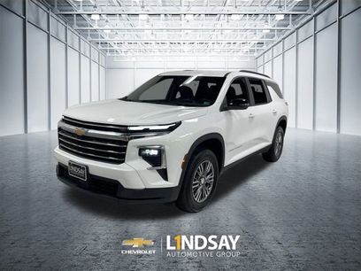 Used 2025 Chevrolet Traverse LT