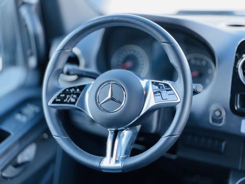 Used 2025 Mercedes-Benz Sprinter 2500 image 11