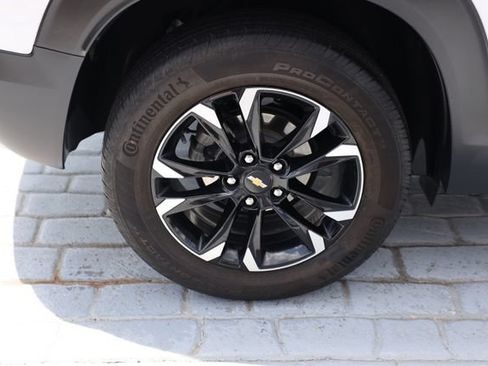 Used 2023 Chevrolet TrailBlazer LT w/ LPO, Blackout Package FWD image 40