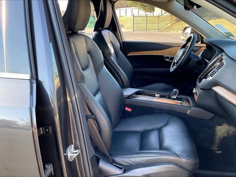 Used 2023 Volvo XC90 B6 Plus w/ Protection Package Premier image 10