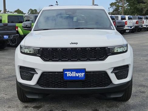 New 2025 Jeep Grand Cherokee Laredo image 3