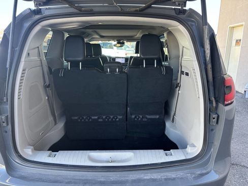 Used 2022 Chrysler Pacifica Limited image 24