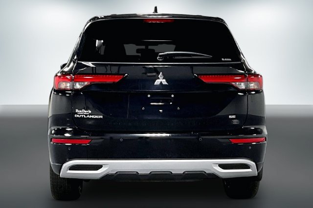 Used 2024 Mitsubishi Outlander SE Black Edition AWD/4WD image 6