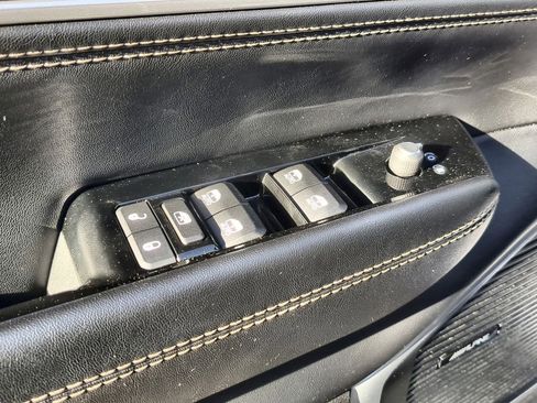 Used 2022 Jeep Wagoneer Series III w/ Flexible Seating Group image 23