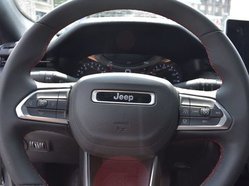 Used 2025 Jeep Compass Trailhawk AWD/4WD image 15
