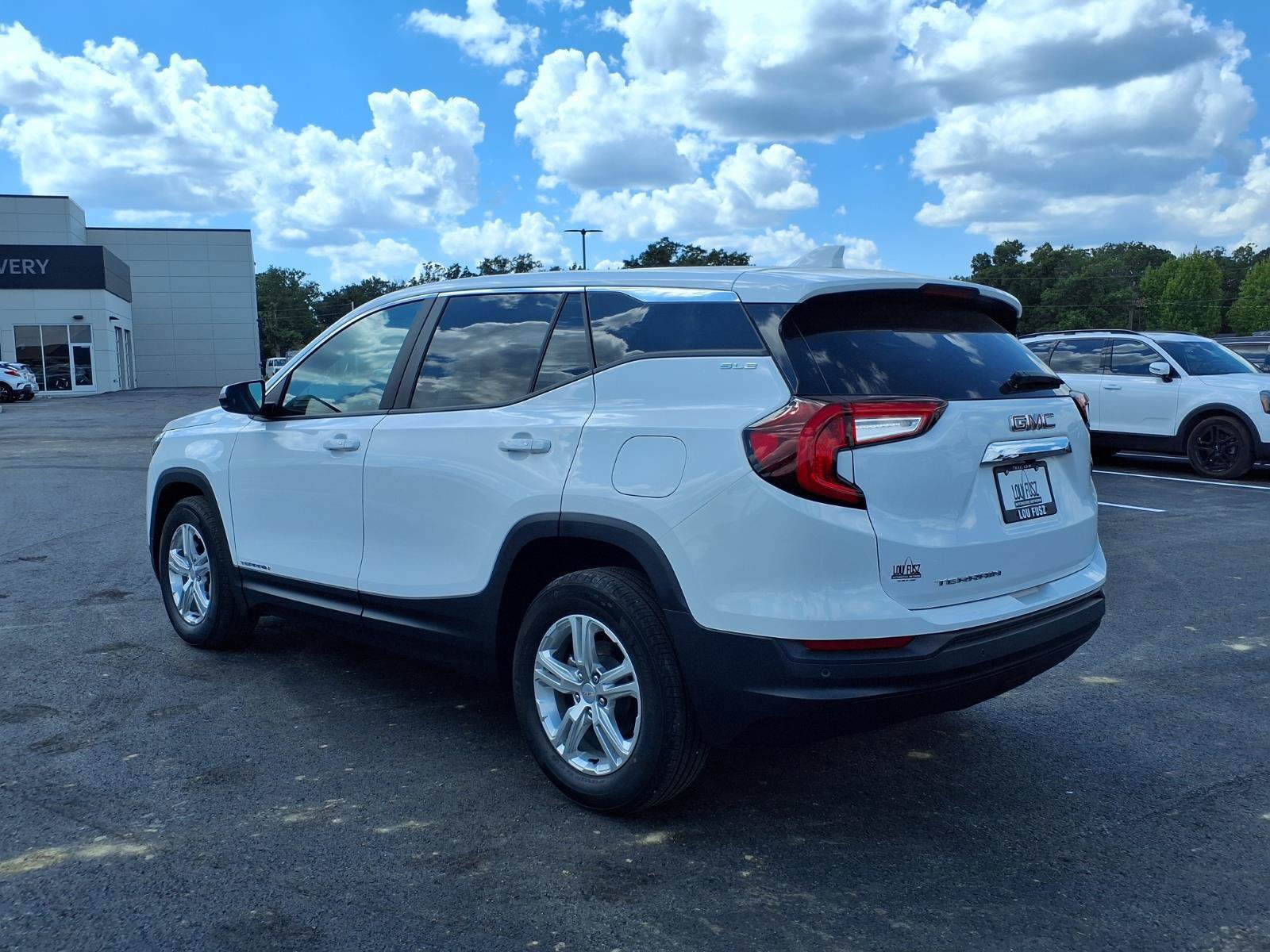 Used 2024 GMC Terrain SLE FWD image 25