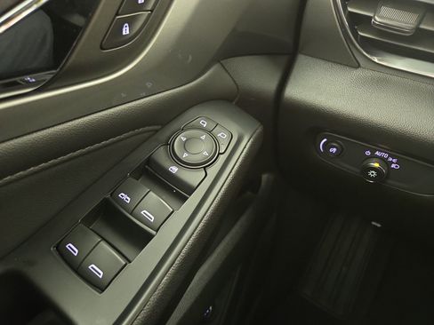 Used 2023 Chevrolet Traverse LT w/ Rear Camera Mirror Package image 30