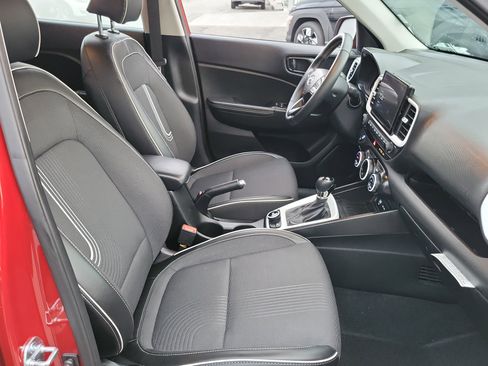 Certified 2025 Hyundai Venue Limited image 17