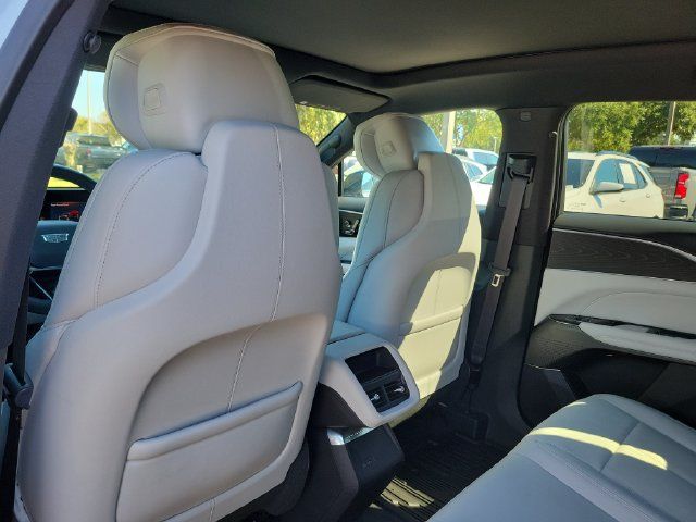 Used 2024 Cadillac Lyriq Luxury AWD/4WD image 20