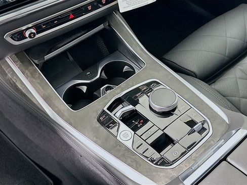 New 2026 BMW X7 xDrive40i w/ Premium Package image 15