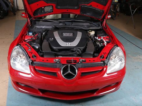 Used 2005 Mercedes-Benz SLK 350 w/ Entertainment Pkg image 8