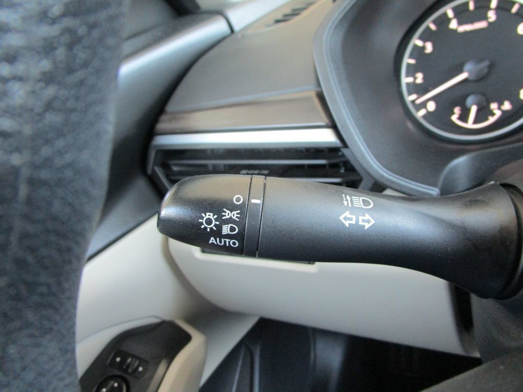 Used 2025 Nissan Altima 2.5 SV FWD image 25