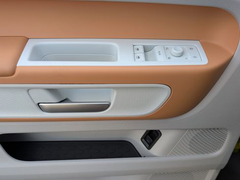 Used 2025 Volkswagen ID. Buzz Pro S Plus RWD image 16