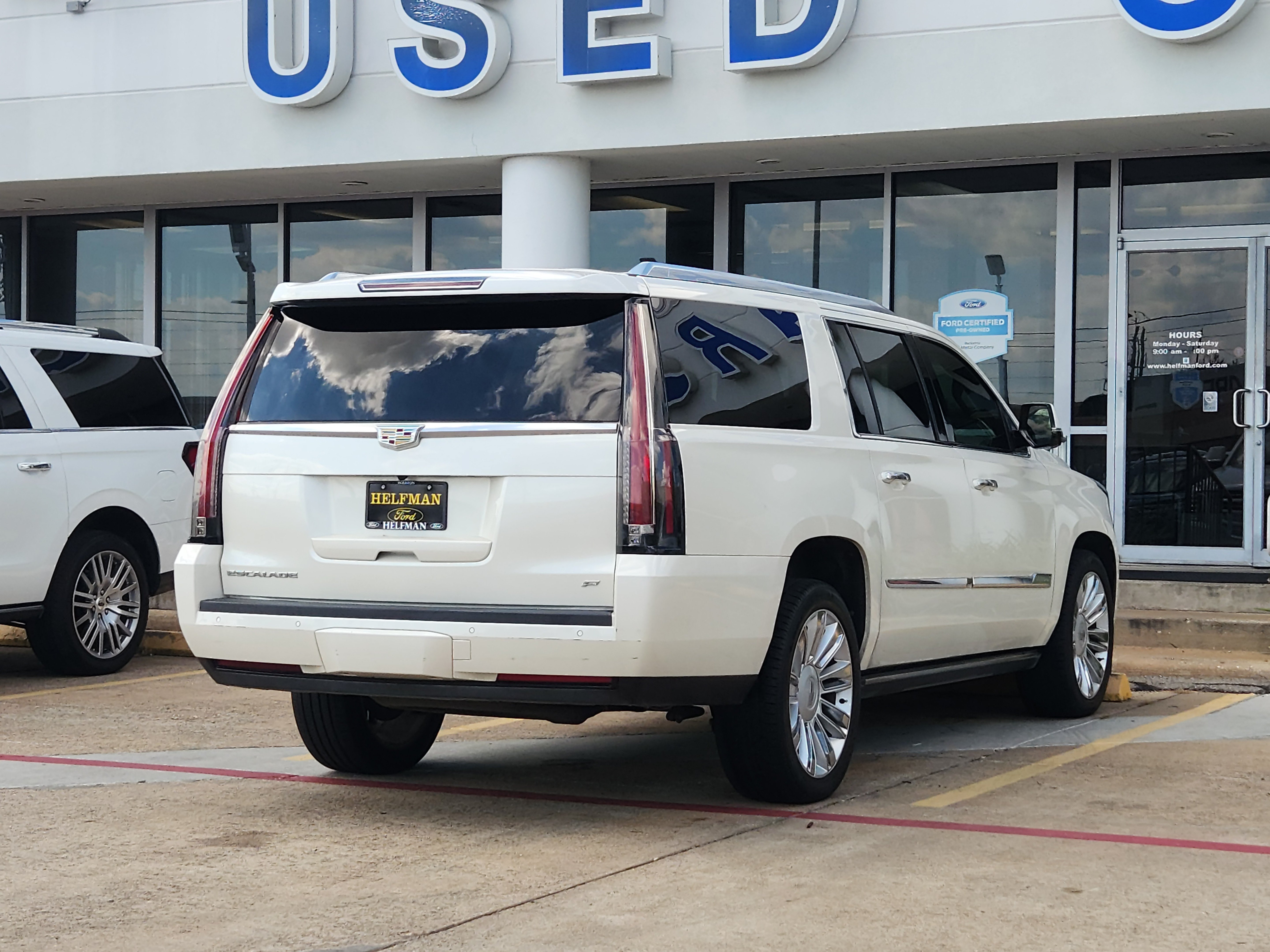 Used 2015 Cadillac Escalade ESV Platinum AWD/4WD image 3