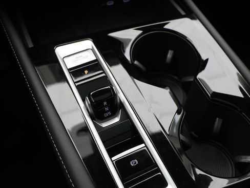 Used 2025 Volkswagen Atlas SEL image 26