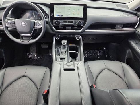 Used 2025 Toyota Grand Highlander AWD image 8