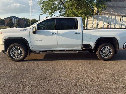Used 2023 Chevrolet Silverado 2500 High Country w/ Safety Package II AWD/4WD image 3