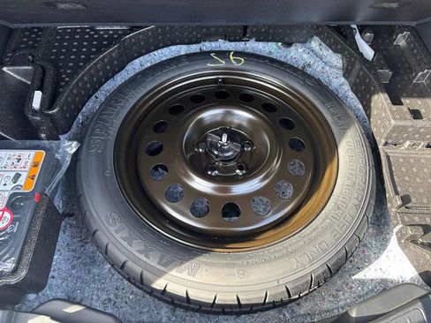 Used 2025 Ford Escape ST-Line w/ Cold Weather Package image 44