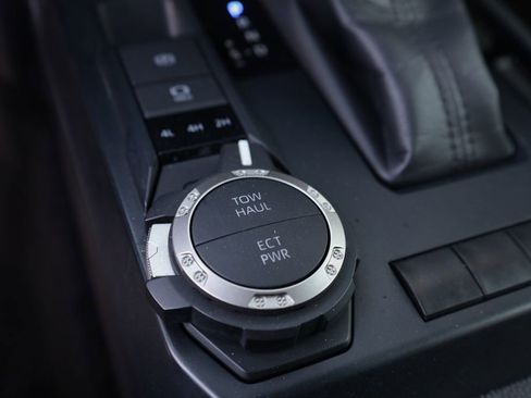 Used 2024 Toyota Tacoma SR5 AWD/4WD image 15