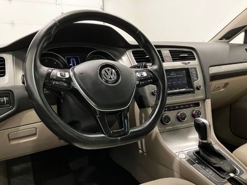 Used 2015 Volkswagen Golf TDI SE image 32