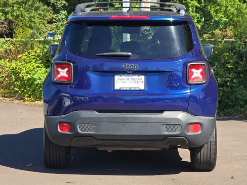 Used 2017 Jeep Renegade Altitude AWD/4WD image 7