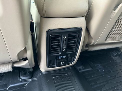 Used 2021 Jeep Grand Cherokee Limited image 19