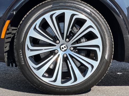 Certified 2022 Bentley Bentayga image 6