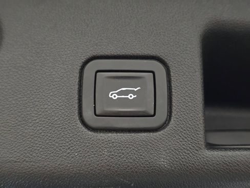 Used 2019 Chevrolet Equinox LT w/ Driver Convenience Package FWD image 10