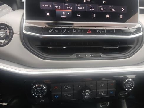 Used 2025 Jeep Compass Limited image 13