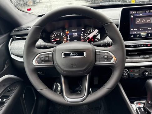 New 2026 Jeep Compass Latitude image 18