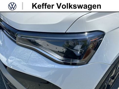 New 2026 Volkswagen Taos SE FWD image 9