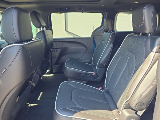 New 2027 Chrysler Pacifica Limited AWD/4WD image 15