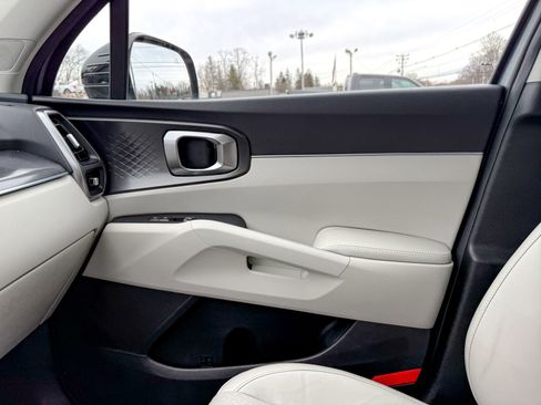 Used 2023 Kia Sorento S image 39