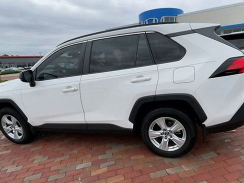 Used 2020 Toyota RAV4 LE FWD image 7