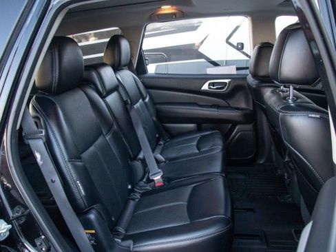 Used 2018 Nissan Pathfinder Platinum w/ Cargo Package image 22