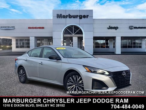 Used 2024 Nissan Altima 2.5 SV FWD image 1