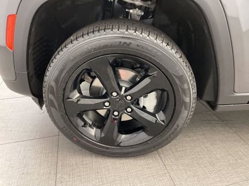 New 2025 Jeep Grand Cherokee Limited w/ Black Appearance Package image 8