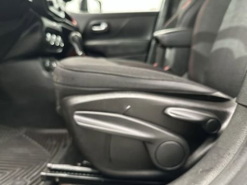 Used 2017 Jeep Renegade Trailhawk image 18