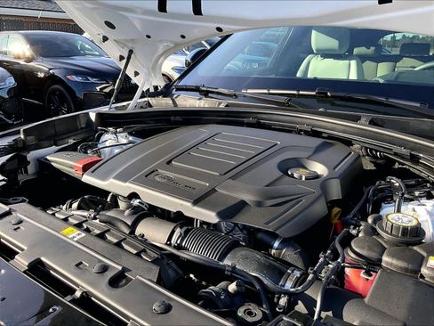 New 2026 Land Rover Range Rover Velar Dynamic SE image 32