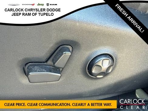 Used 2022 Chrysler Pacifica Touring FWD image 13