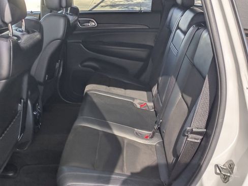 Used 2018 Jeep Grand Cherokee Altitude AWD/4WD image 19